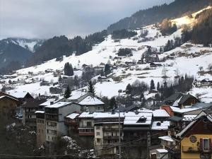 a town with snow covered roofs and a mountain at FLUMET , Appartement Espace Diamant in Flumet