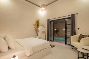 Ein Bett oder Betten in einem Zimmer der Unterkunft Villa Affinity Canggu by OriVista Great Location