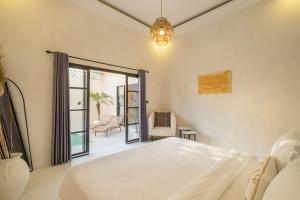 Ein Bett oder Betten in einem Zimmer der Unterkunft Villa Affinity Canggu by OriVista Great Location