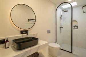 Ein Badezimmer in der Unterkunft Villa Affinity Canggu by OriVista Great Location