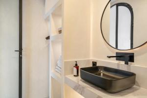 Ein Badezimmer in der Unterkunft Villa Affinity Canggu by OriVista Great Location