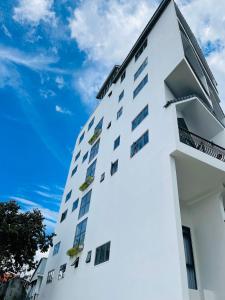 a white building with windows and a blue sky at KSI-HOME Đà Lạt in Khu Chi Lăng