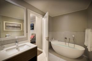 Un baño de Fancourt Hotel