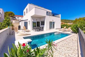 Foto dalla galleria di Villa THALIA a Tisno (Stretto)