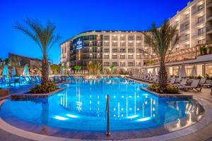 Bazén v ubytování VOX MARIS RESORT nebo v jeho okolí