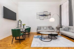 Televízia a/alebo spoločenská miestnosť v ubytovaní Venus Apartments - Oktogon II