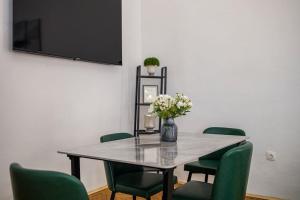 Televízia a/alebo spoločenská miestnosť v ubytovaní Venus Apartments - Oktogon II