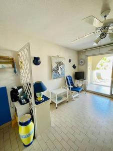 a room with a room with a living room at T2 Mer et Soleil avec Terrasse in Sète