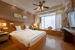 枕窗听雨Homestay客房内的一张或多张床位