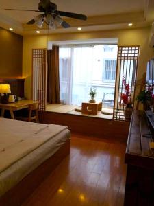 枕窗听雨Homestay客房内的一张或多张床位
