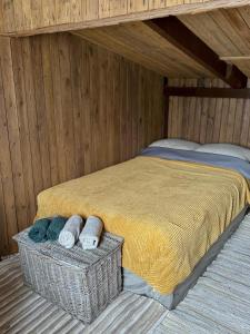 Postel nebo postele na pokoji v ubytování Tiny lake house