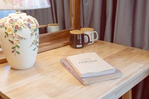 枕窗听雨Homestay的咖啡和沏茶工具