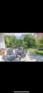 Κήπος έξω από το Ljiljas App with parking