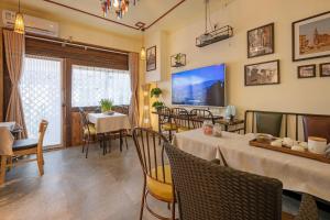 TV a/nebo společenská místnost v ubytování 枕窗听雨Homestay