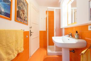 Koupelna v ubytování Casa Arcobaleno Carloforte + 29 fotografií
