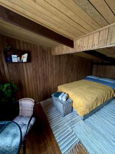 Postel nebo postele na pokoji v ubytování Tiny lake house