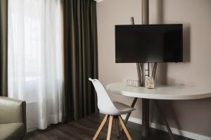 TV a/nebo společenská místnost v ubytování Hotel Admiral Lugano