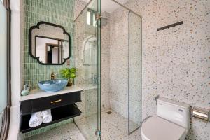 Koupelna v ubytování Rokas Hoi An Boutique Hotel