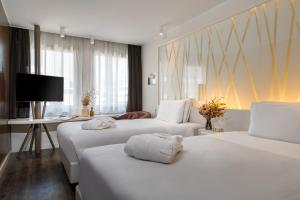 Postel nebo postele na pokoji v ubytování Hotel Admiral Lugano