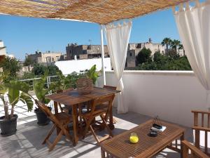 A balcony or terrace at Casa Vacanza "La Mangiatoia in corte"
