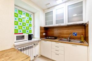 Nhà bếp/bếp nhỏ tại 07 Апартаменты в центре города - выбор для туриста и деловых поездок +5 ảnh