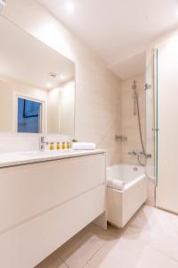 Koupelna v ubytování Zurriola Beach Luxury 2 - SSHOUSING + 18 fotografií