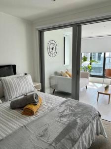 Postel nebo postele na pokoji v ubytování Stylish Apartment + 31 fotografií