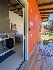 a living room with a bed and a table and chairs at Sítio Koi in Domingos Martins