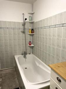 Ένα μπάνιο στο Appartement pour 5 voyageurs +8 φωτογραφίες