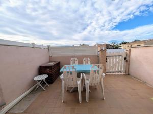 Balkón alebo terasa v ubytovaní MARSEILLAN-PLAGE - Studio climatisé avec coin nuit séparé - Terrasse & parking privé