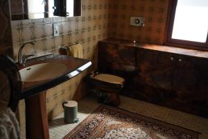a bathroom with a sink and a toilet at Chambre confort - Le Boudoir in Hendaye +1 photo