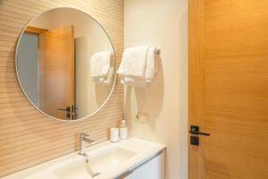 a bathroom with a sink and a mirror at Apartamento Serea in Villanueva de Arosa