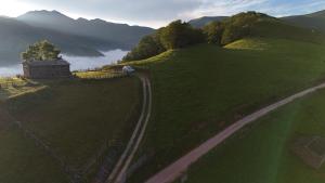 ベガ・デ・パスにあるLa cabaña mirador de los Valles Pasiegosのギャラリーの写真 +67枚の写真