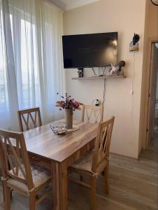Μια τηλεόραση ή/και κέντρο ψυχαγωγίας στο Baqari Inn