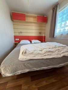 Postel nebo postele na pokoji v ubytování A05 mobile home camping phare d opale