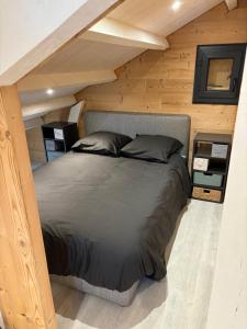 a bedroom with a bed in a wooden cabin at Chalet Albert in Bolquere Pyrenees 2000