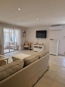 ラ・セーヌ・シュル・メールにあるVILLA Soleil et Douceurのギャラリーの写真