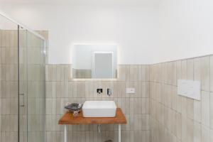 Koupelna v ubytování MIFRA SUITES
