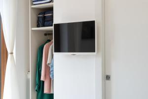 TV a/nebo společenská místnost v ubytování MIFRA SUITES