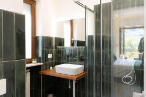 Koupelna v ubytování MIFRA SUITES