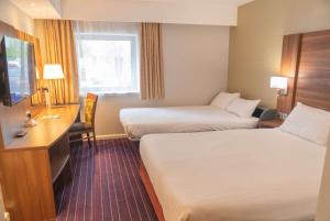 Postel nebo postele na pokoji v ubytování Days Inn Wetherby