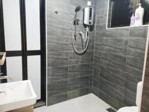 a bathroom with a shower and a sink at IPOH MENGLEMBU LOHAS 4BR3Bath14 PAX in Ipoh +53 photos