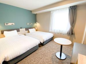 Postel nebo postele na pokoji v ubytování Comfort Hotel Takamatsu