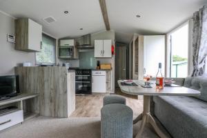 Køkken eller tekøkken på Tehidy Holiday Park