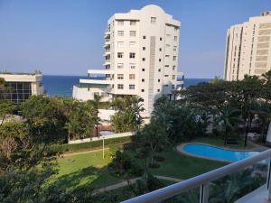 Πισίνα στο ή κοντά στο The Oysters Umhlanga Family Apartment