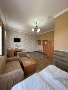 Ένα ή περισσότερα κρεβάτια σε δωμάτιο στο Shanyrak Hotel +33 φωτογραφίες