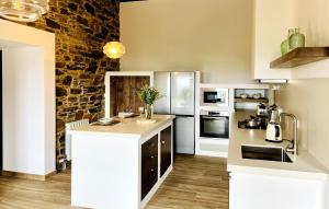 Køkken eller tekøkken på A Calzada + 74 billeder