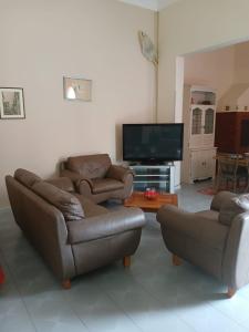 a living room with couches and a flat screen tv at Casa di max in Brindisi