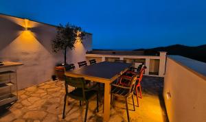 Fotografie z fotogalerie ubytování Newly renovated stone villa Smokvica 1892 v destinaci Smokvica