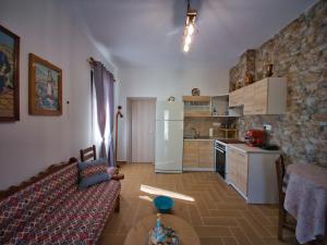 Kuchyň nebo kuchyňský kout v ubytování West Crete House